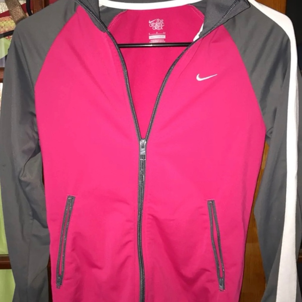 Nike Women’s Athletic Zippered Top Small